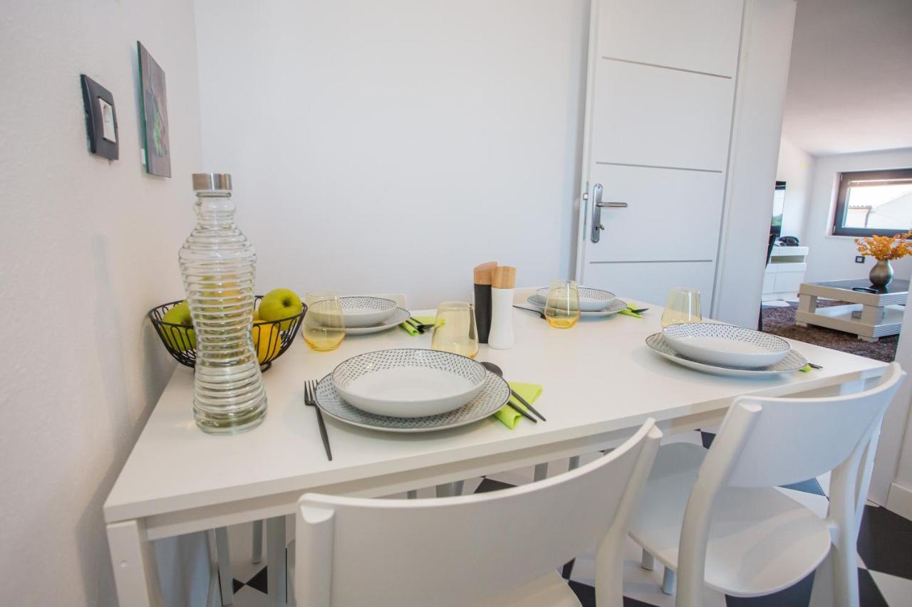 Black & White Apartma *