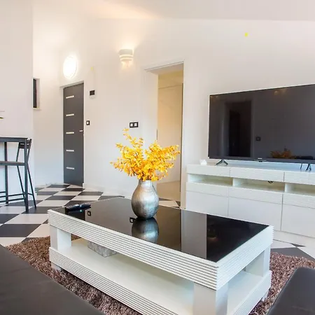 Black & White Apartment Rovinj Exterior photo