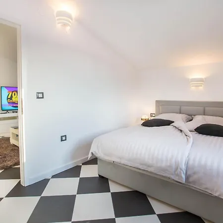Black & White Apartment Rovinj Exterior photo